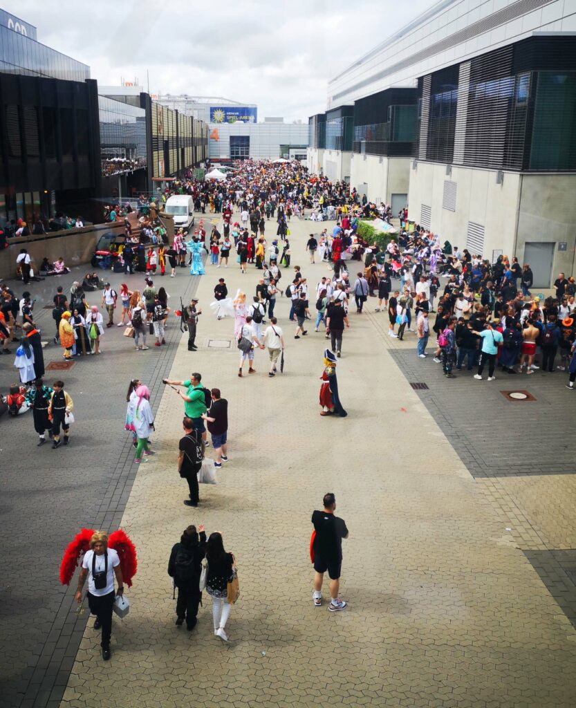 Zwischen den Hallen auf dem Dokomi Gelände